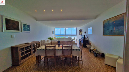 Imagem 3 de 22 de Praia Das Pitangueiras, Guarujá, Frente Para O Mar, Vista Panorâmica Para O Mar, 5 Dormitórios, 200m² De Área Útil, 4 Banheiros, 1 Vaga, - Ap05735 - 69245870