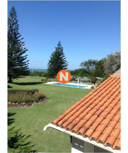 Casa En Venta Golf De Punta Del Este, Frente Al Mar, Con Vista , 6 Dormitorios.- Ref: 209970