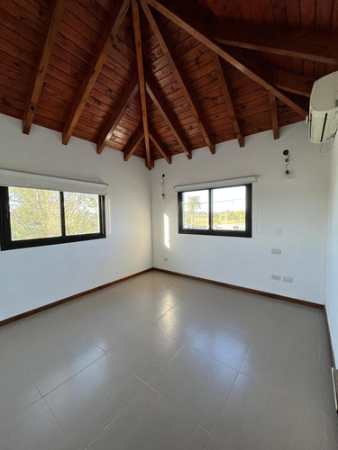 Venta Casa De 3 Dormitorios, Galeria Con Parrillero, Cochera En Tierra De Sueños 3, Roldan