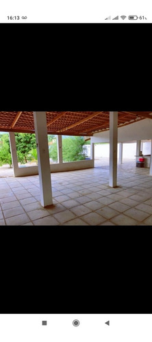 Chácara Com 2 Quartos, Sala Pequena , E Banheiro .