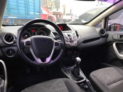 Imagen 5 de 6 de Ford Fiesta Kinetic Design 2013 1.6 Design 120cv Titanium