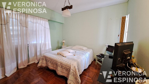 Casa En Venta En Villa Luzuriaga, 5 Ambientes