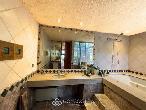 Casa En Venta De 4 Dorm. En Las Cabras