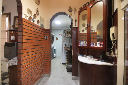 Casa Con Terraza Y Cochera En Parque Avellaneda