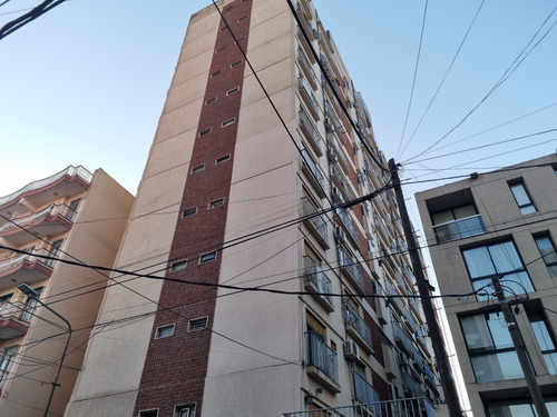 Imagen 1 de 15 de Departamento 3 Ambientes Con Gran Patio/ Ramos Mejía/ Céntrico