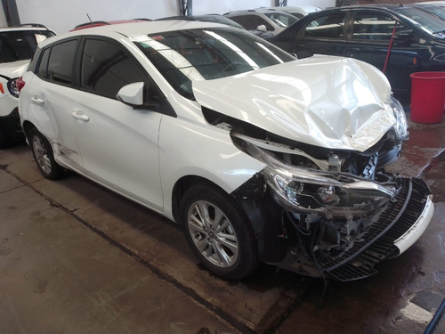 Imagen 2 de 6 de Toyota Yaris Xls 1.5 6m/t