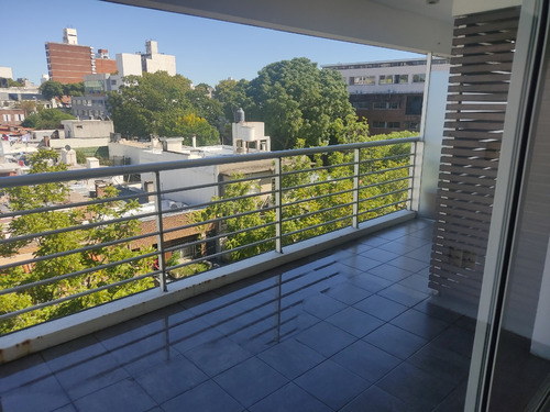 Hermoso Y Amplio Apartamento A Metros Del Mar Con Azotea De Uso Exclusivo