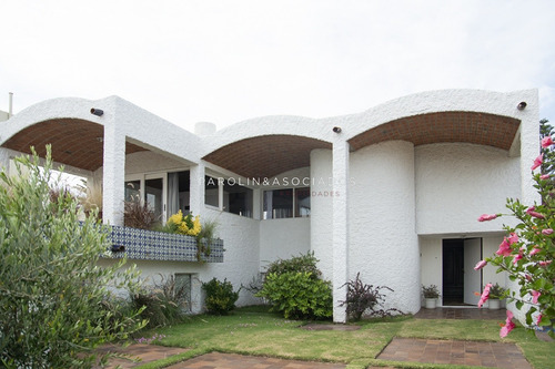 Hermosa Casa En Venta, Zona Península-punta Del Este