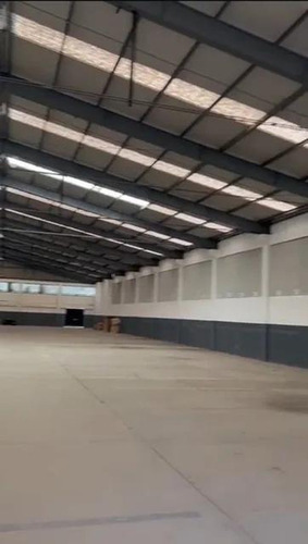 Bodega En Renta De 2,000m2 En Tultitlan Estado De México. La Bodega Se Ubica A Unas Cuadras Del Circuito Exterior Mexiquense.
