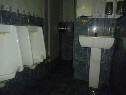 Francisco Rojas Norscia Rentahouse, Vende Local Comercial A Pie De Calle En Pleno Centro De Barquisimeto, Ideal Para Almacen O Tienda, 2 3 - 1 6 5 9 , Invierte Ahora Con Rentahouse, Ubicacion Ideal!!