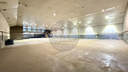 Galpón Con Oficinas 1900m2 En Alquiler - Barracas