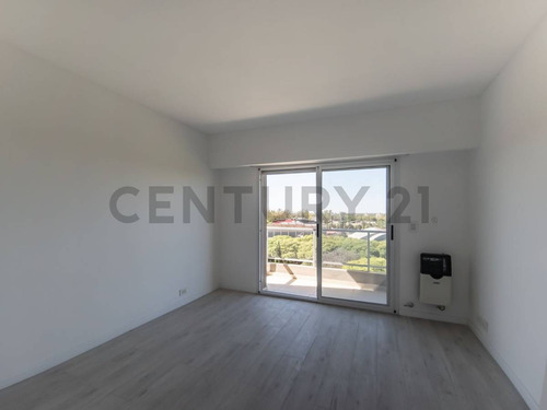 Venta Hermoso Dúplex A Estrenar De Calidad Ubicado Sobre Av. Pellegrini