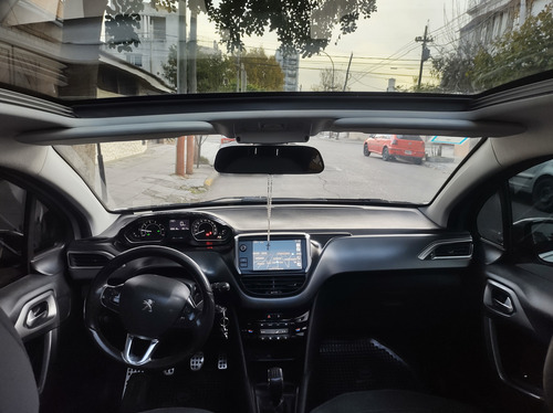 Peugeot 208 1.6 Feline
