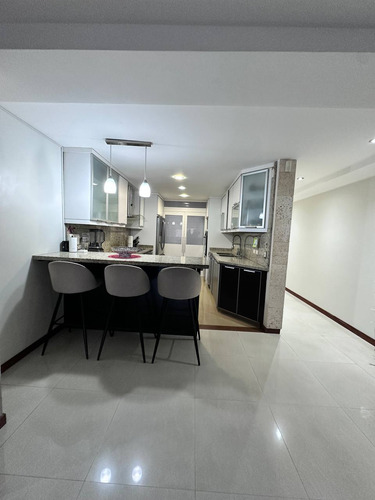 Venta De Un Hermoso Apartamento En Lomas Del Sol