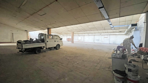Galpón Industrial, Oficinas Y Estacionamientos En Macul