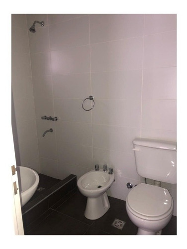 Imagen 5 de 9 de Monoambiente En Venta En Moron Centro