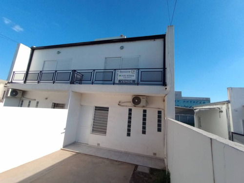 Venta Duplex En  Barrio Los Arces