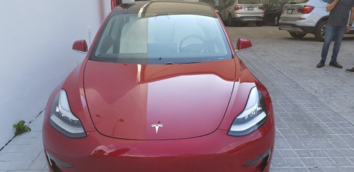 Imagen 2 de 8 de Tesla Model 3