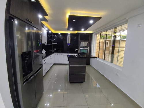 Imagen 5 de 12 de En Venta Moderna Casa De 2 Niveles