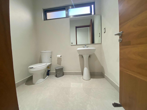 Increíble Residencia De Autor En Vista Real