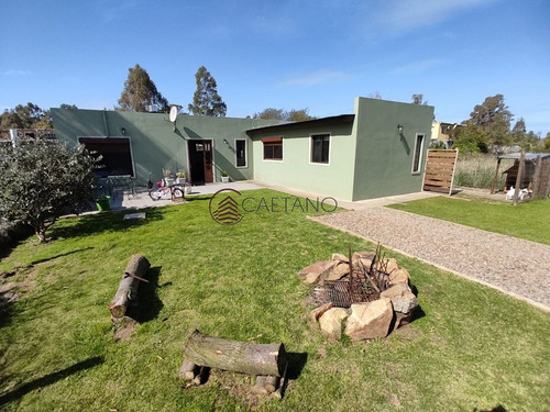 Imagen 1 de 20 de Casa En El Tesoro En Venta, 2 Dormitorios, 2 Baños, Luminosa Con Cochera Y Parillero - La Barra El Tesoro