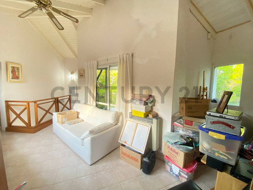 Venta De Casa 6 Ambientes 2 Dormitorios En Solares Del Carcarañá, Oliveros
