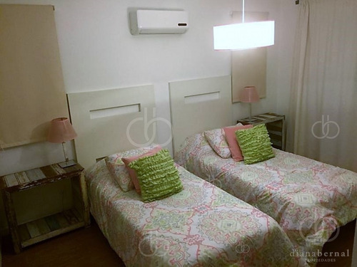 Imagen 7 de 16 de Moderna Casa A Pasos De Playa Mansa