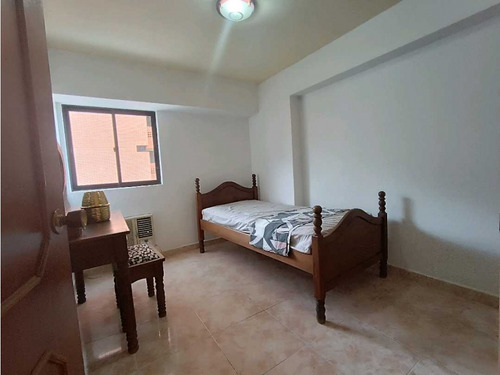 Apartamento En Alquiler Urb Trigaleña Pe-9207744