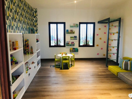 Imagen 12 de 18 de Casa En Venta En Club Residencial Exclusivo, Espectaculares Vistas Hacia Los Volcanes En #ciudadvieja A 15m De Antigua
