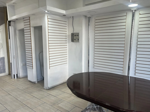 Arriendo Local Comercial  Metro Patronato