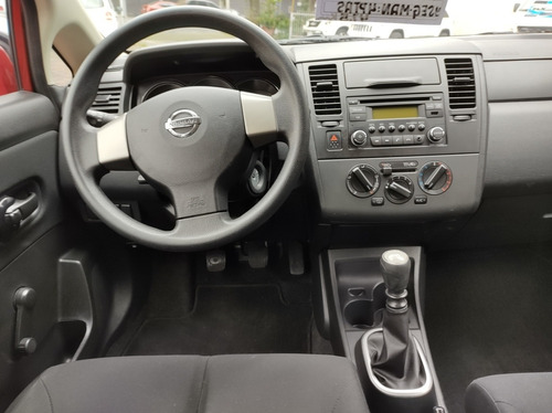 Imagen 6 de 13 de Nissan Tiida 2018 1.8 Sense Sedan Mt