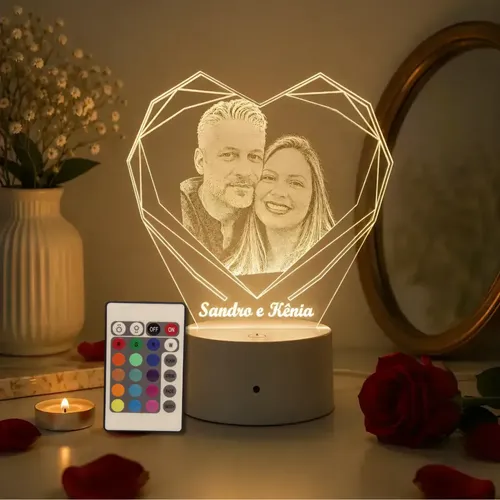 Luminária Led 3d Personalizada Casal Namorados 26cm - R$ 78,9