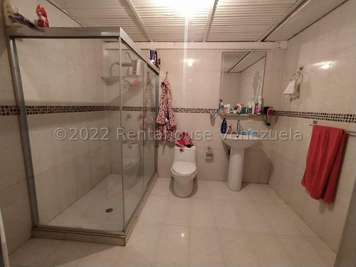 Se Vende Casa Los Samanes Urb. La Esmeraldas Maracay 23-6298 Al