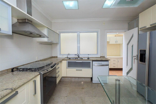 Imagem 13 de 30 de Casa Em Condomínio Diferenciado Com 5 Suítes Na Chácara Monte Alegre - Reo309045
