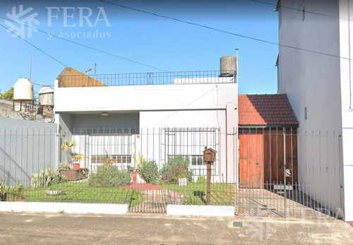 Imagen 2 de 14 de Venta Casa 3 Ambientes Con Jardín, Cochera Y Fondo Con Piscina En Villa Dominico (29449)