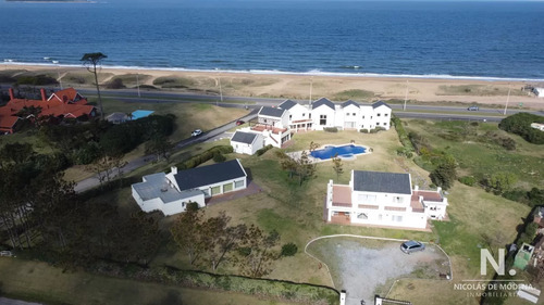 Espectacular Mansion Frente Al Mar, Playa Mansa.