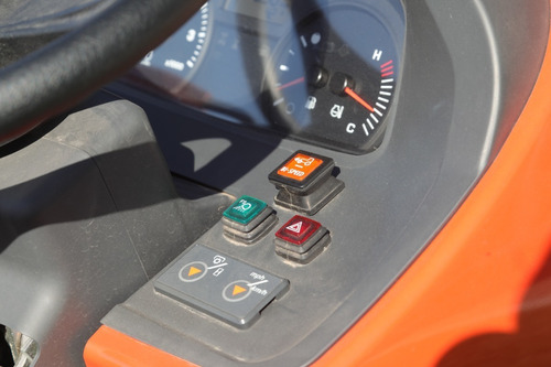 Imagen 3 de 6 de Tractor Kubota M8540n Con Pala Omar Martin