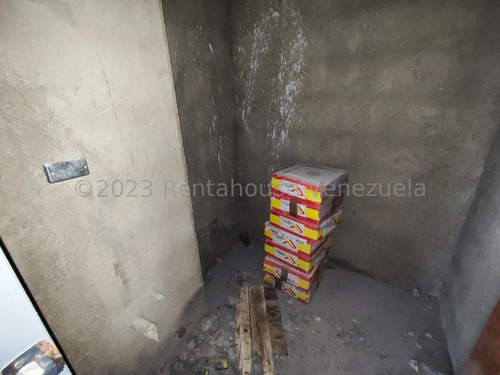 Karen García Rentahouse Trae Para Ti, En Venta Amplia Y Cómoda Oficina, El Este De Barquisimeto, En Obra Gris Para Remodelar A Tu Gusto, Fácil Acceso, Ideal Para Desarrollar Cualquier Negocio.