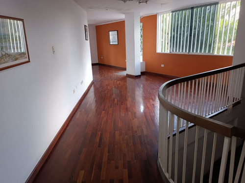 Casa Chapellin Con Excelente Ubicación A Una Cuadra Y Media Del Country Club. Jl