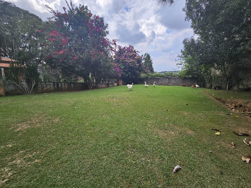 Belíssima Chácara Formada Com 2.400m2