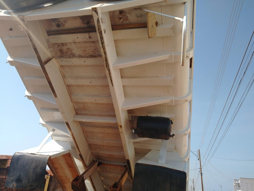 Cargo 2422/05 Branco 6x2 Caçamba
