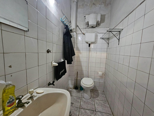 Venta Amplio Local Con 333 M² En La Blanqueada Excelente Ubicación
