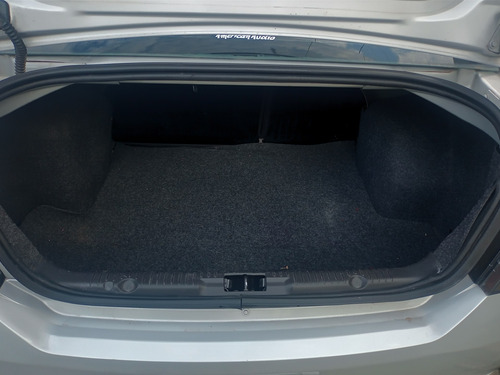 Imagen 5 de 8 de Ford Fiesta Max Ambiente Plus 1.6