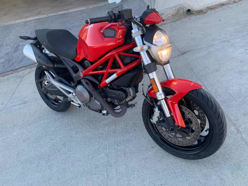 Imagen 2 de 9 de Ducati Monster 696