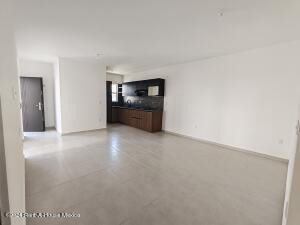 Departamento En Planta Baja Con 2 Recamaras Y Jardin. Renta - Zakia