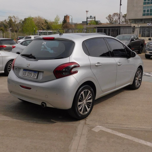 Imagen 7 de 19 de Peugeot 208 1.6 Feline Tiptronic