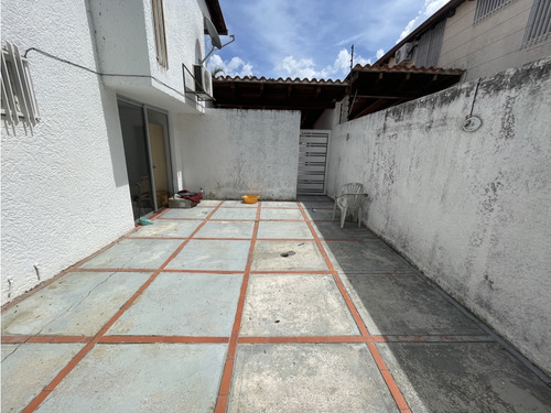 Se Alquila Casa 360m2 5h+s/4b+s/4pe Lomas De La Lagunita