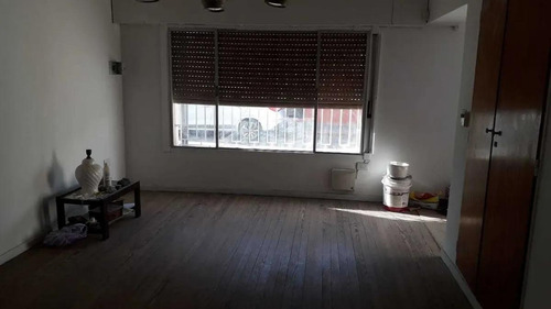 Imagen 6 de 11 de Venta De Casa En Muy Buen Estado En El Barrio De Flores