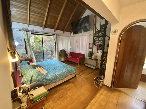 Casa Amplia 6d 5b + Habitación Tipo Depto. Con Entrada Indep