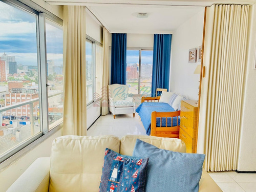 Península 2 Dorm Y Medio, 2 Baños, Buena Orientación!- Ref: 1568
